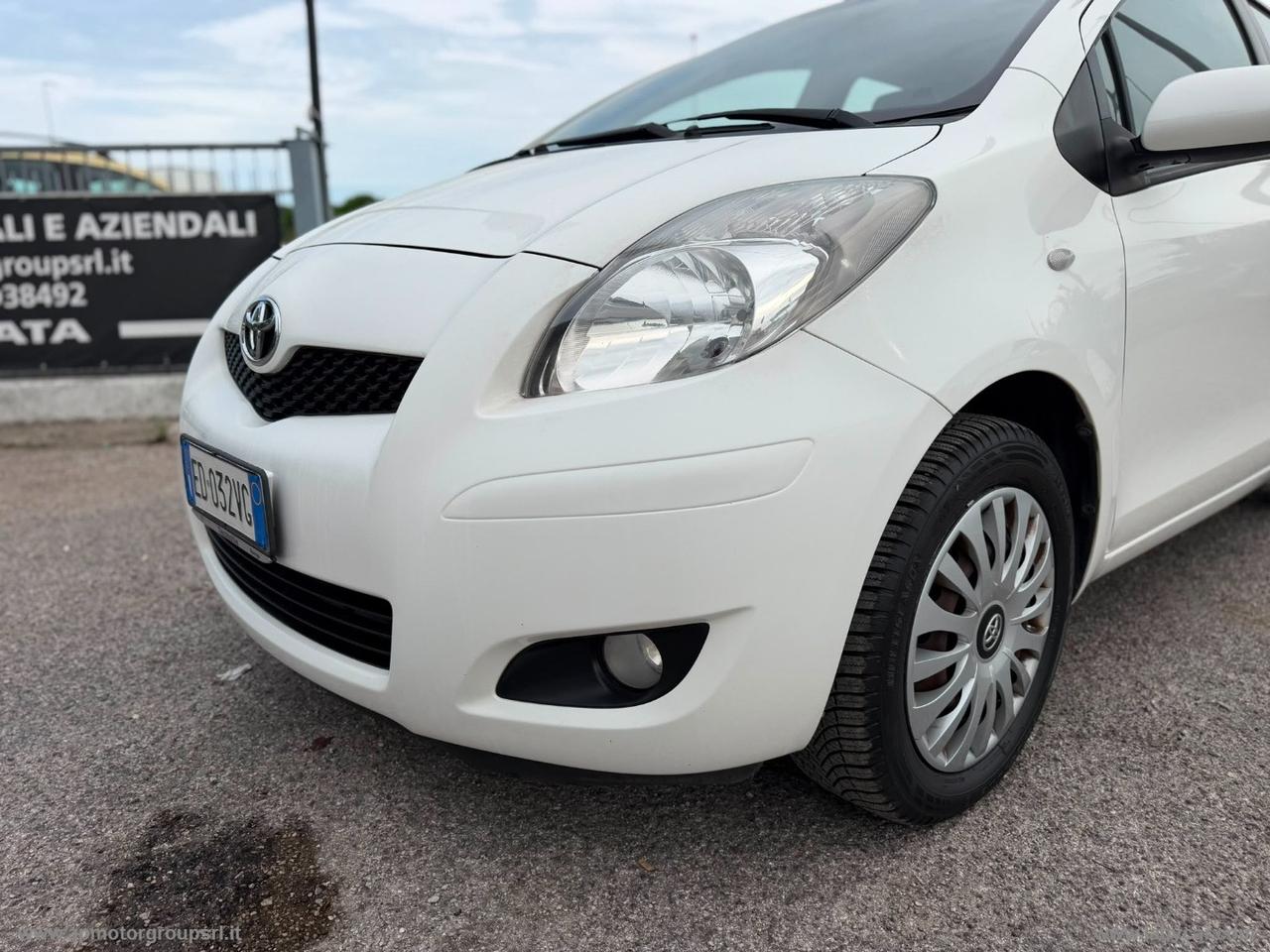 TOYOTA Yaris 1.0 5p. Sol