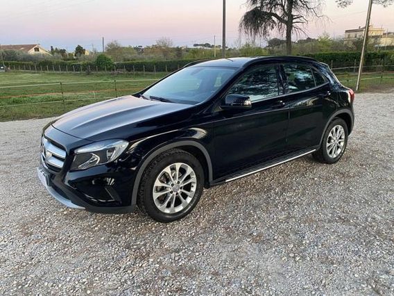 MERCEDES-BENZ GLA 180 d Automatic Premium