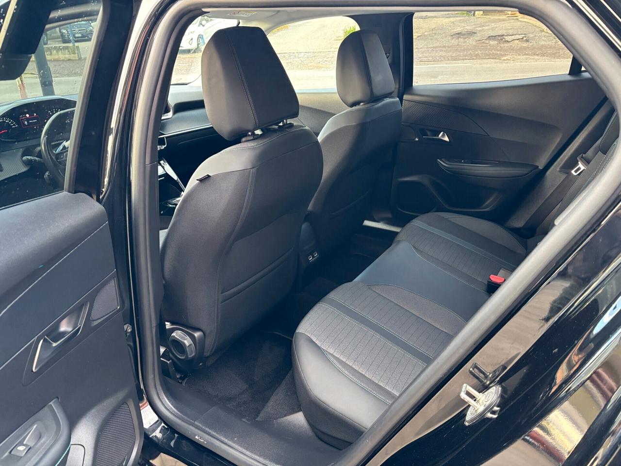 Peugeot 2008 NEW 130 CV EAT8 Allure-2022