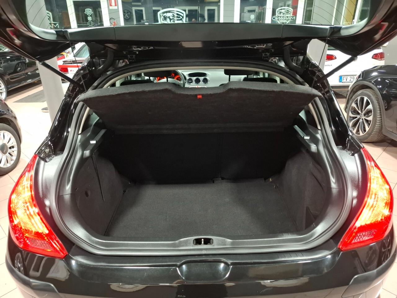 Peugeot 308 1.4 VTi benzina Neopatentato