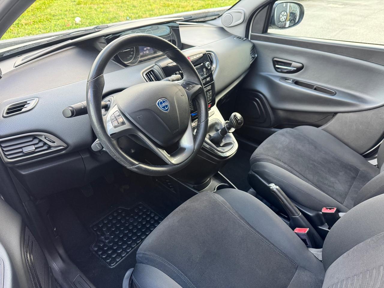 Lancia Ypsilon Neopatentati