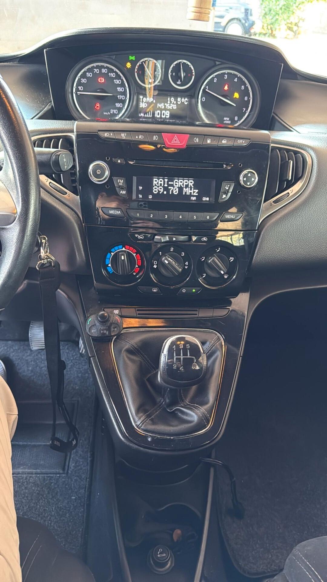 Lancia Ypsilon 1.2 69 CV 5 porte GPL Ecochic Silver