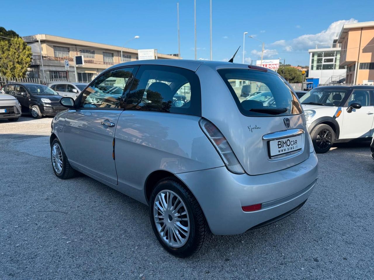 Lancia Ypsilon 1.3 MJT 75 CV Argento