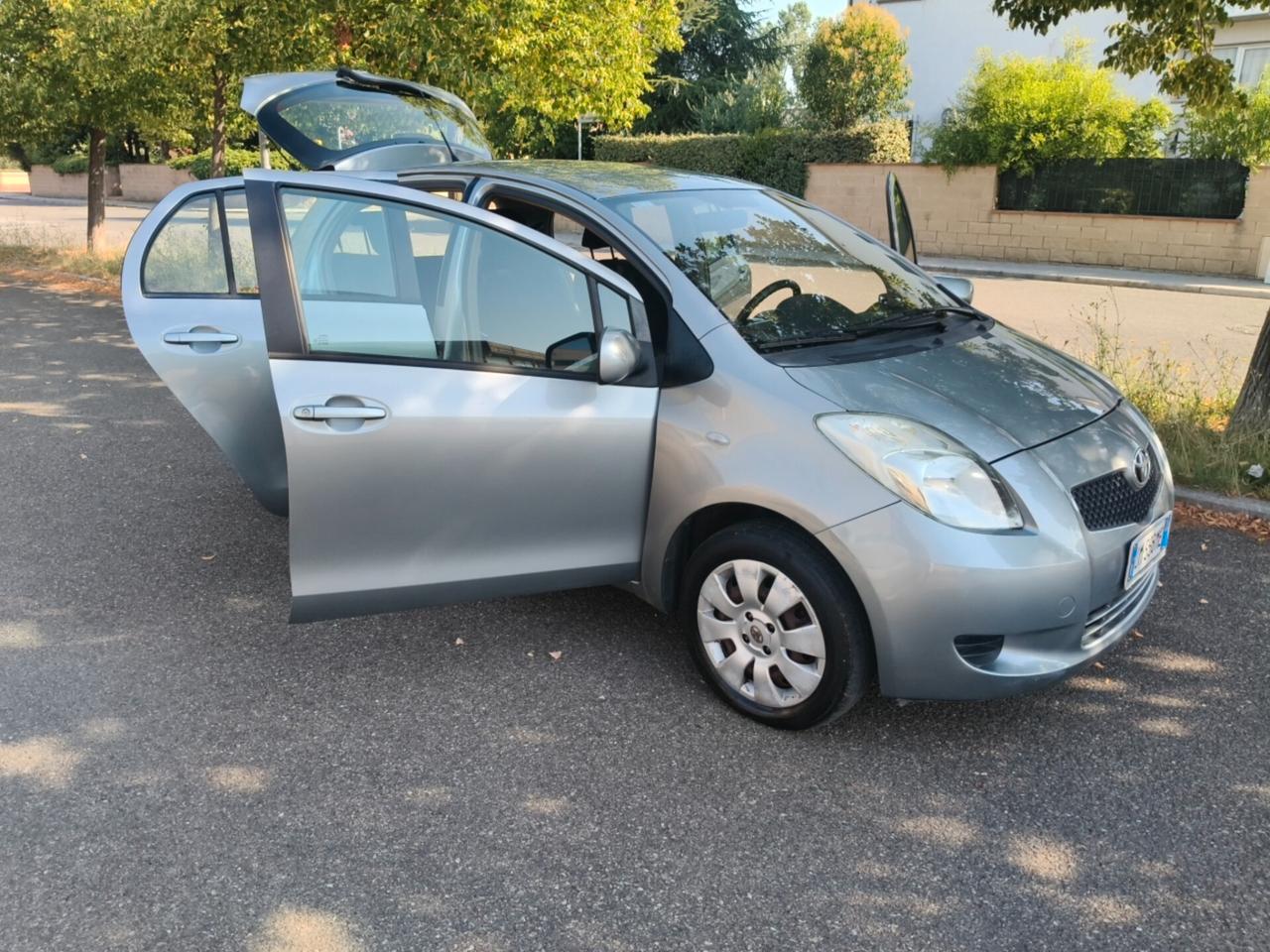 Toyota Yaris 1.0 5 porte SOLAMENTE 119.000 KM