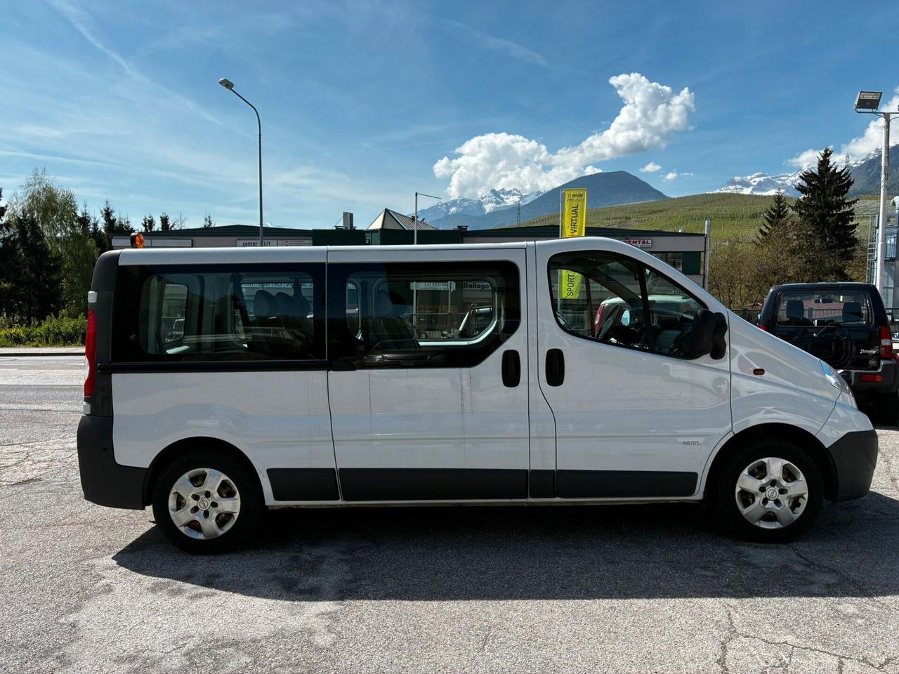 OPEL VIVARO 2.0 CDTI 8POSTI PASSO LUNGO GANCIO TRAINO KM115MILA