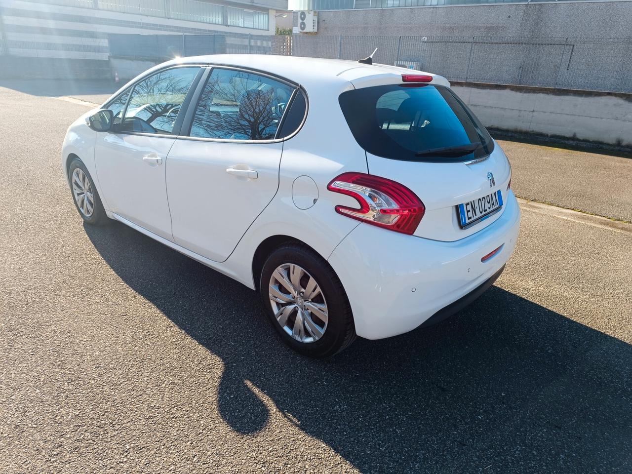 Peugeot 208 1.6 HDi 5 porte del 12 NEOPATENTATI