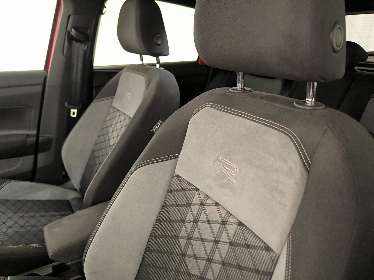 Volkswagen Taigo 1.0 tsi r-line 110cv