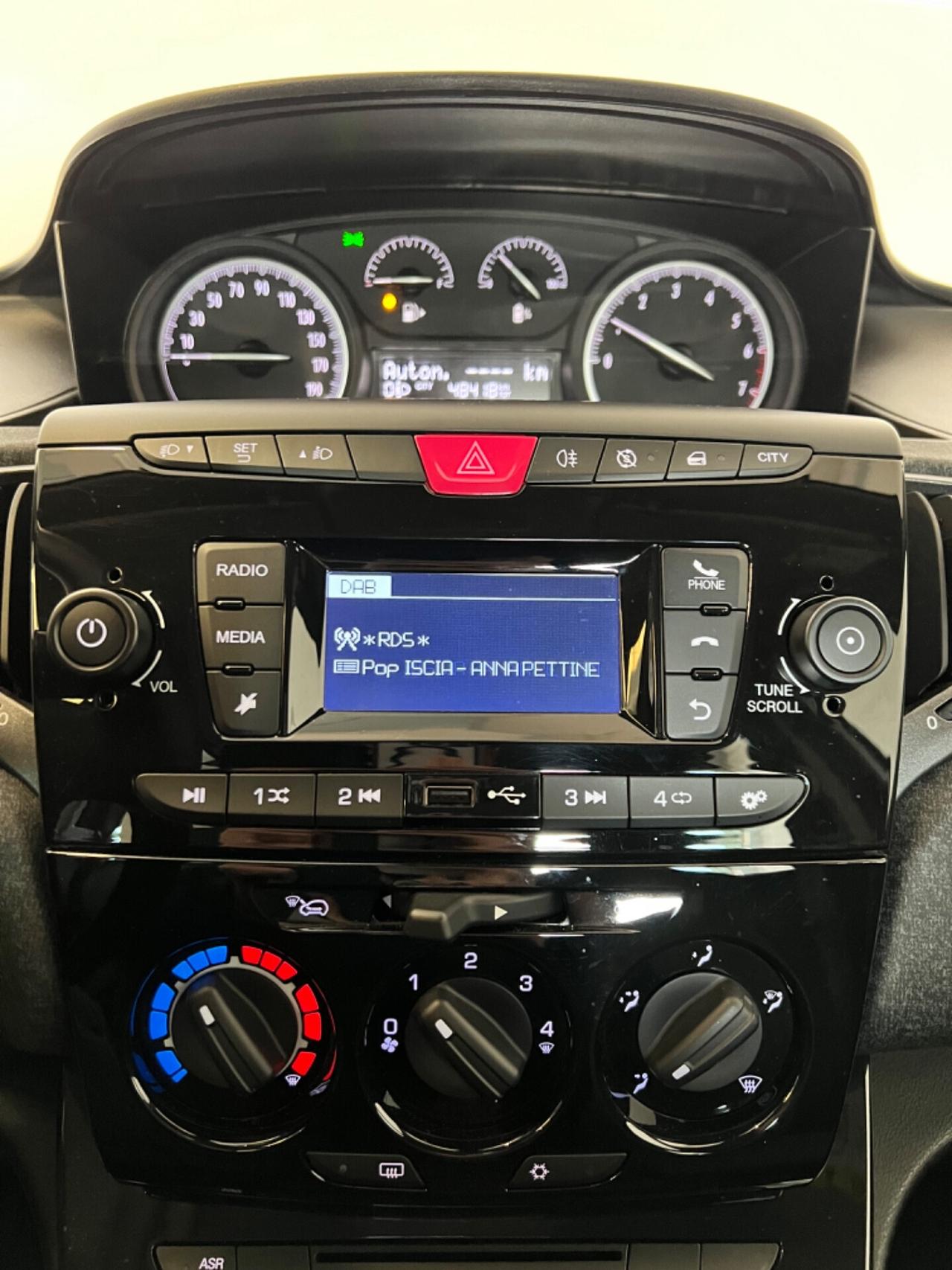 Lancia Ypsilon 1.0 FireFly 5 porte S&S Hybrid Ecochic Silver x Neopatentati