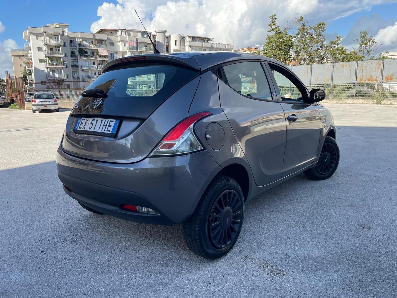 Lancia Ypsilon 0.9 TwinAir 85 CV 5 porte S&S Silver km 120 mila