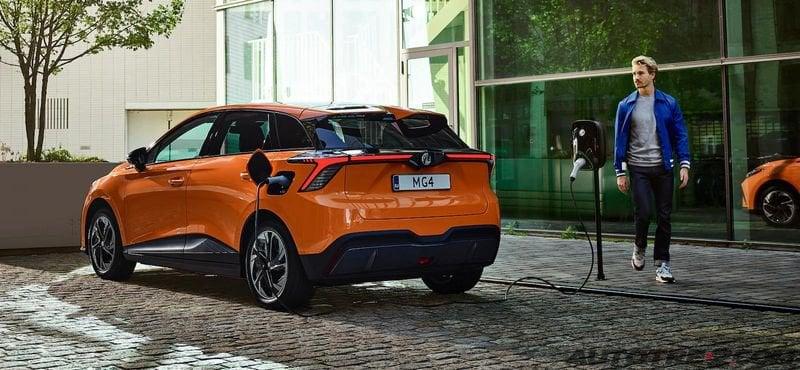 MG MG4 NUOVA MG4 E Standard 49 KWh TUA DA € 20200!! DETAX