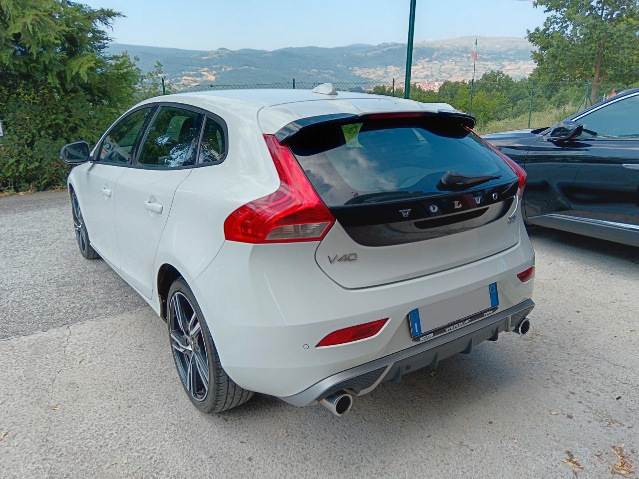 Volvo V40 2.0 D2 120CV R DESIGN NUOVISSIMA