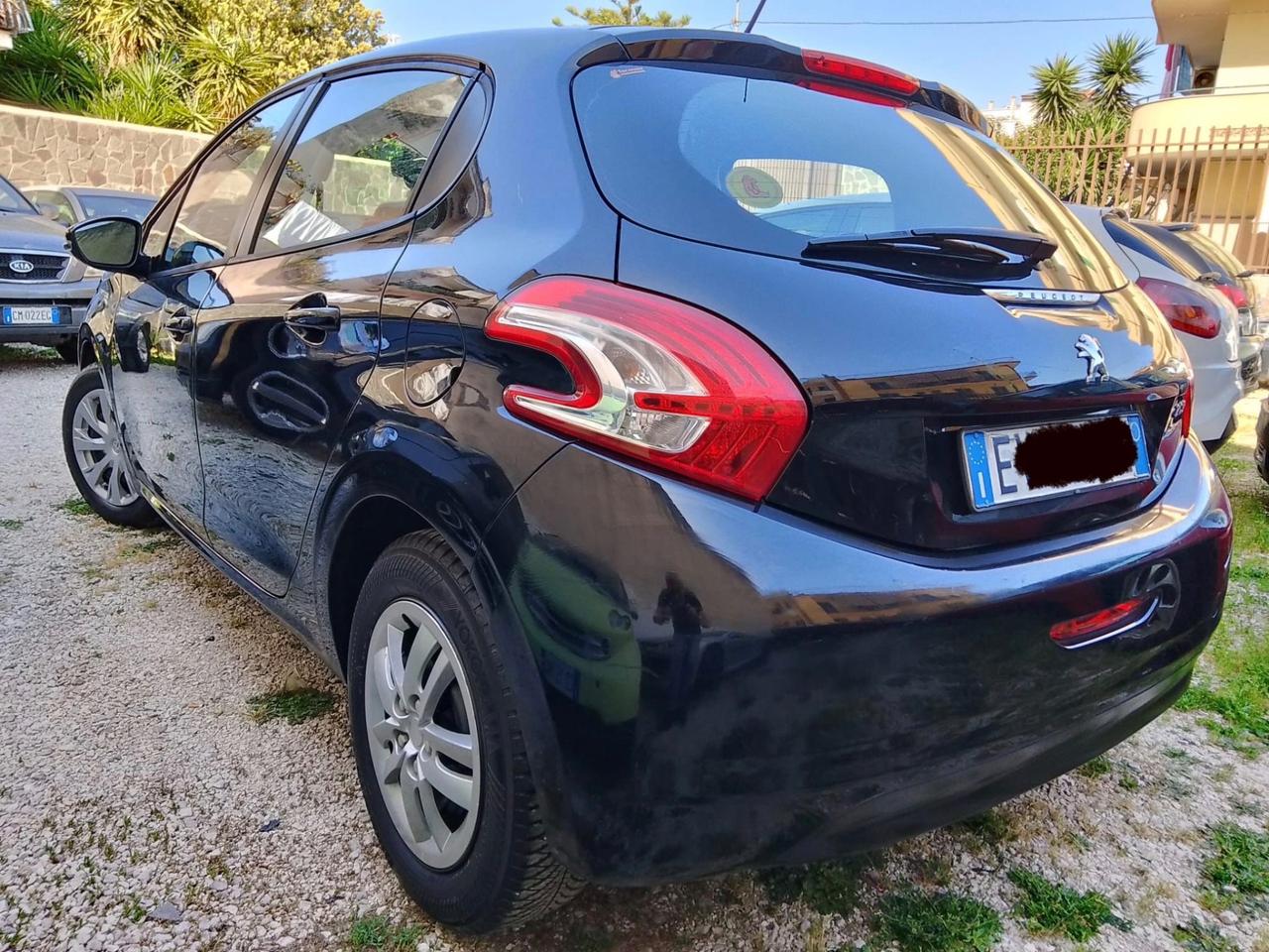 Peugeot 208 1.4 HDi 68 CV 5 porte Allure