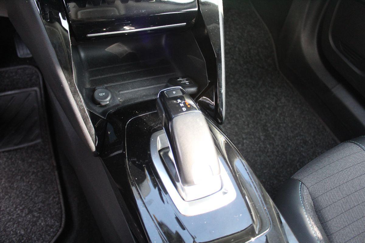 PEUGEOT - 2008 - BlueHDi 130 S&S EAT8 GT Pack