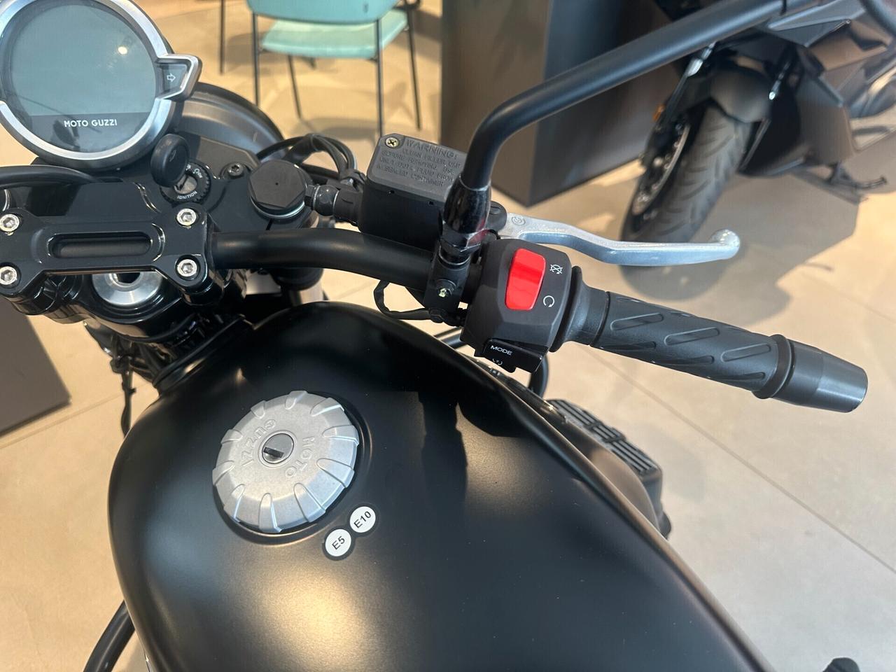 MOTO GUZZI V7 IV 2022