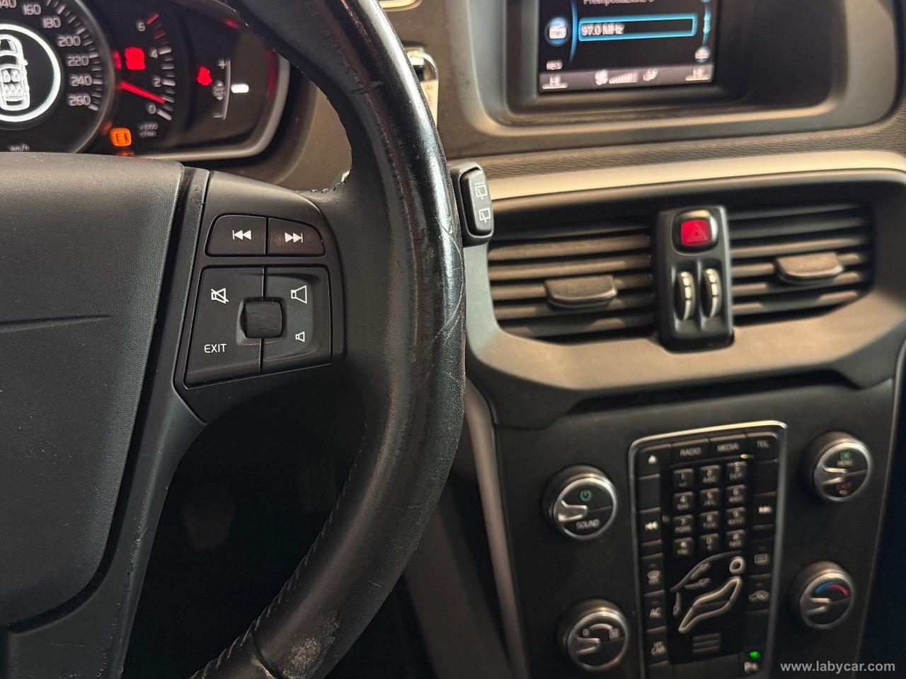 VOLVO V40 Cross Country D2 Summum