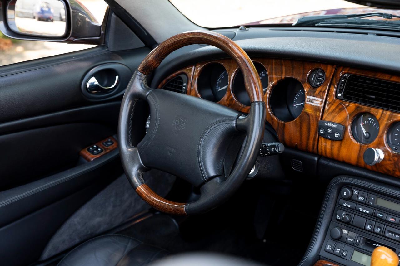 Jaguar XK *Stupenda * Tonneau*Frangivento*