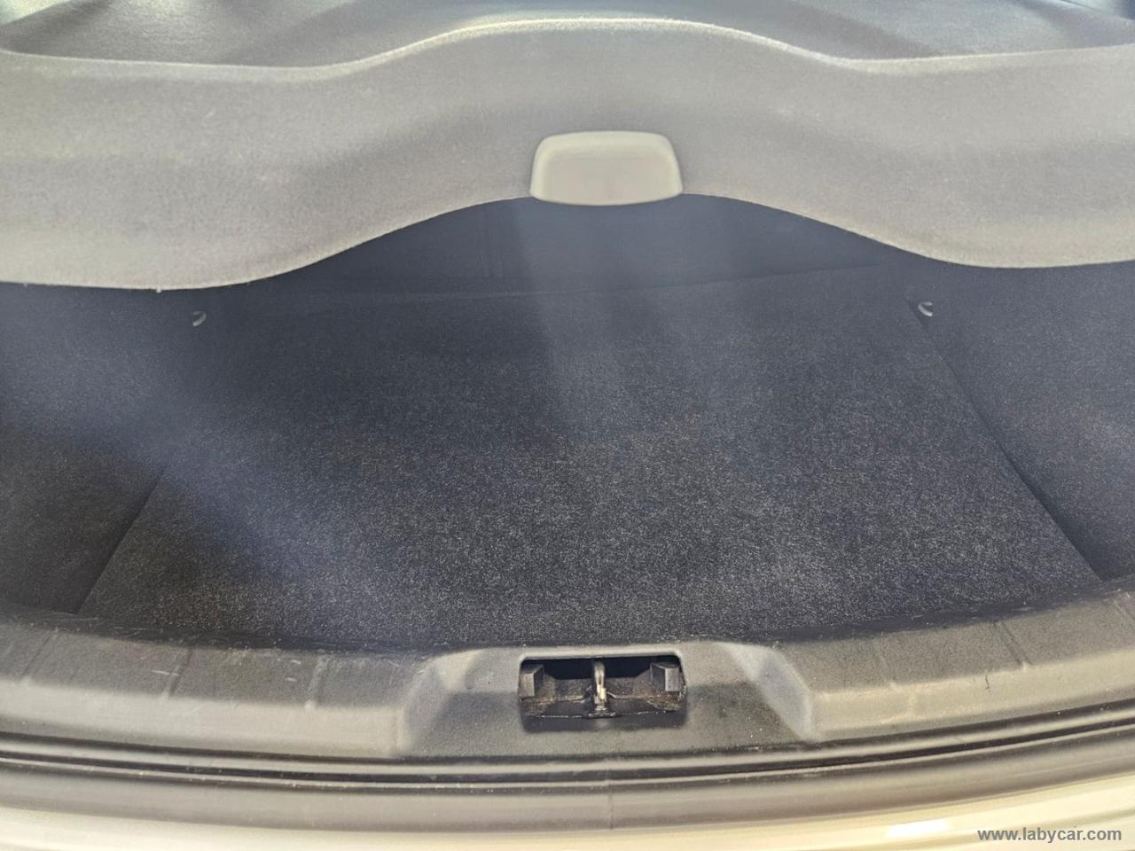 VOLVO V40 Cross Country D2 1.6 P.sh. Momentum