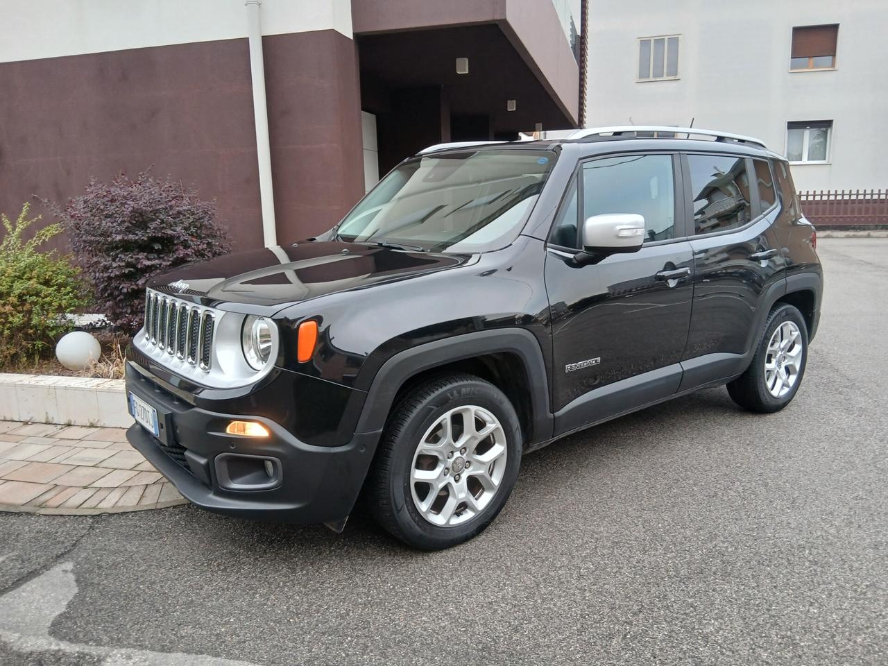 Jeep Renegade 1.6 Mjt 120 CV Limited tua a € 199 mese