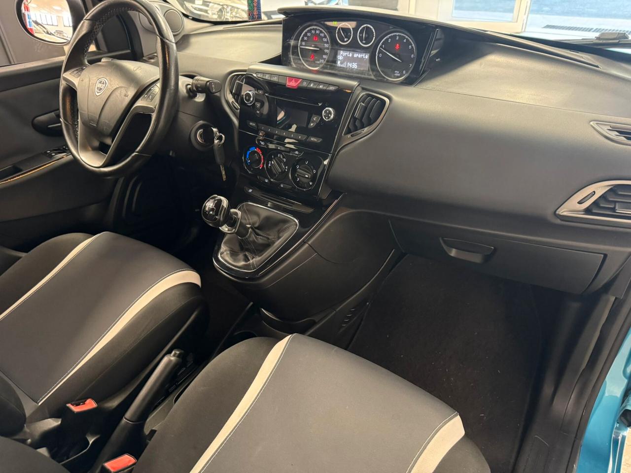Lancia Ypsilon 1.2 69 CV 5 porte GPL Ecochic Gold -neopatentati