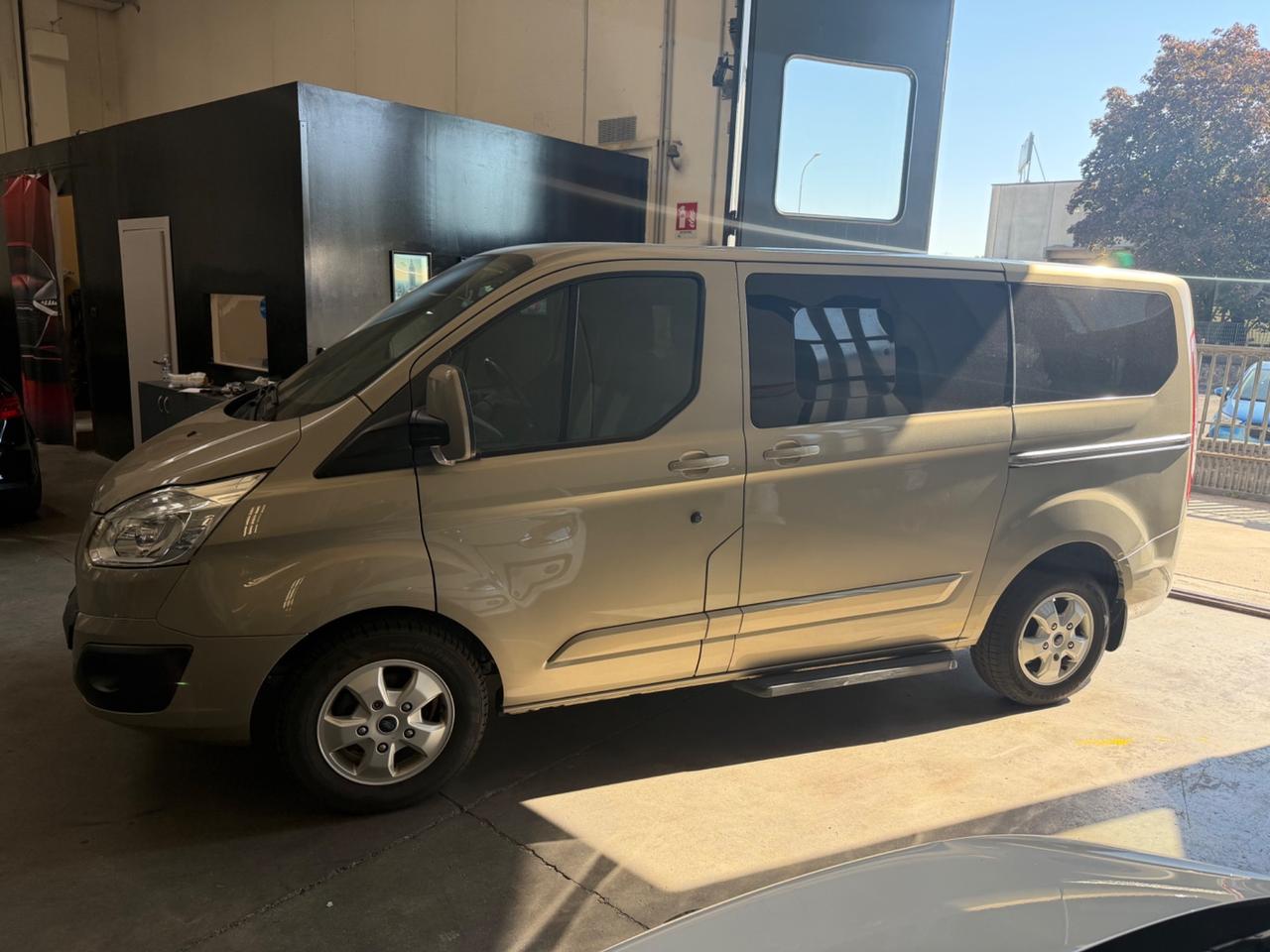 Ford Tourneo Custom 310 2.0 TDCi 130CV PC Titanium