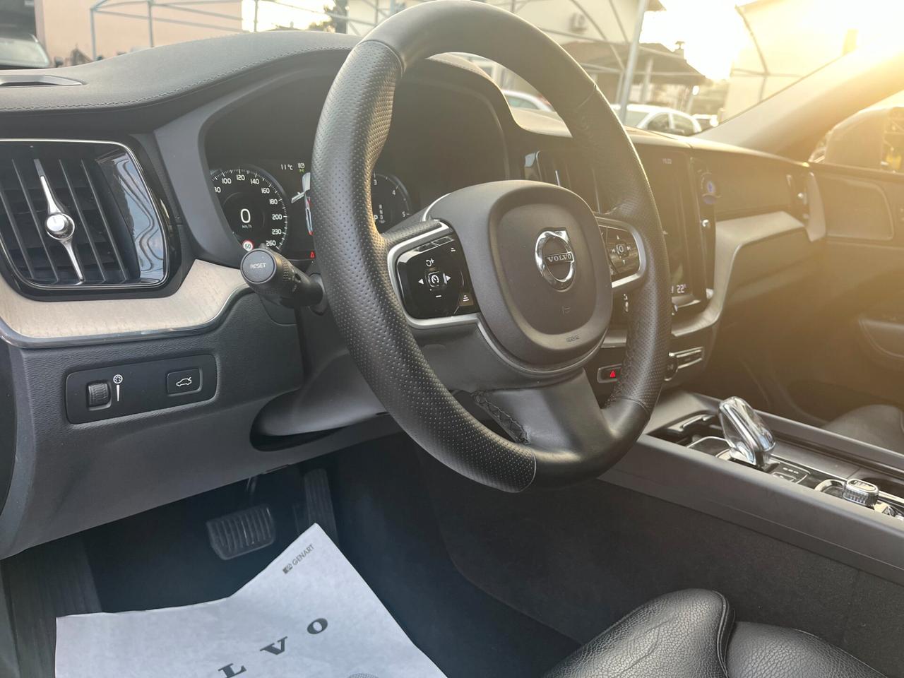 Volvo XC 60 XC60 B4 (d) AWD Geartronic Momentum Pro