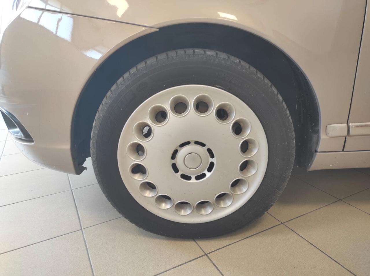 Lancia Ypsilon 1.2 Oro Giallo