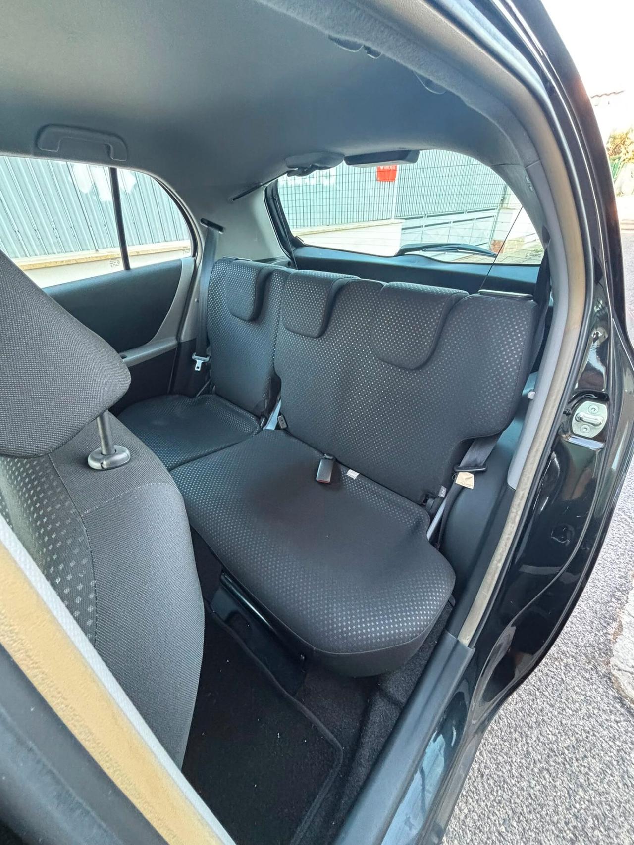 Toyota Yaris 1.0 5 porte Sol ANNO 2010