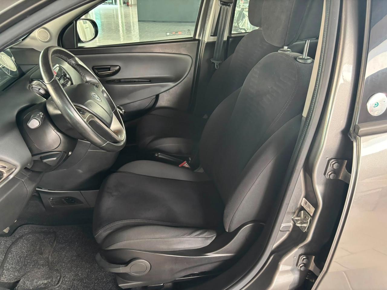 Lancia Ypsilon 0.9 TwinAir 85 CV 5 porte Metano Ecochic Gold