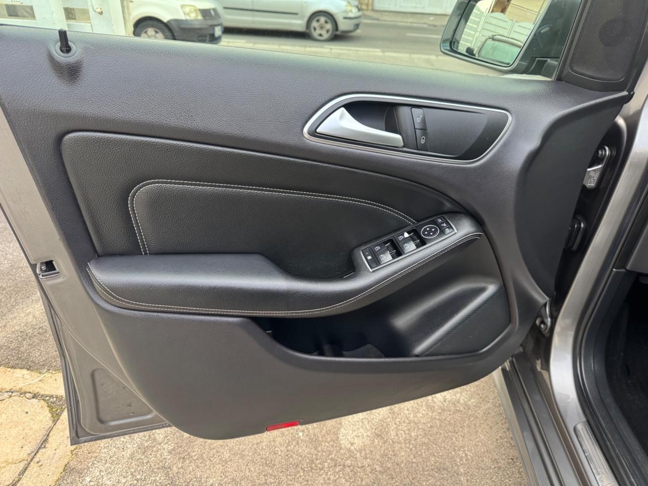 Mercedes-benz B180 1.5 DIESEL 109CV PREMIUM 11/2015