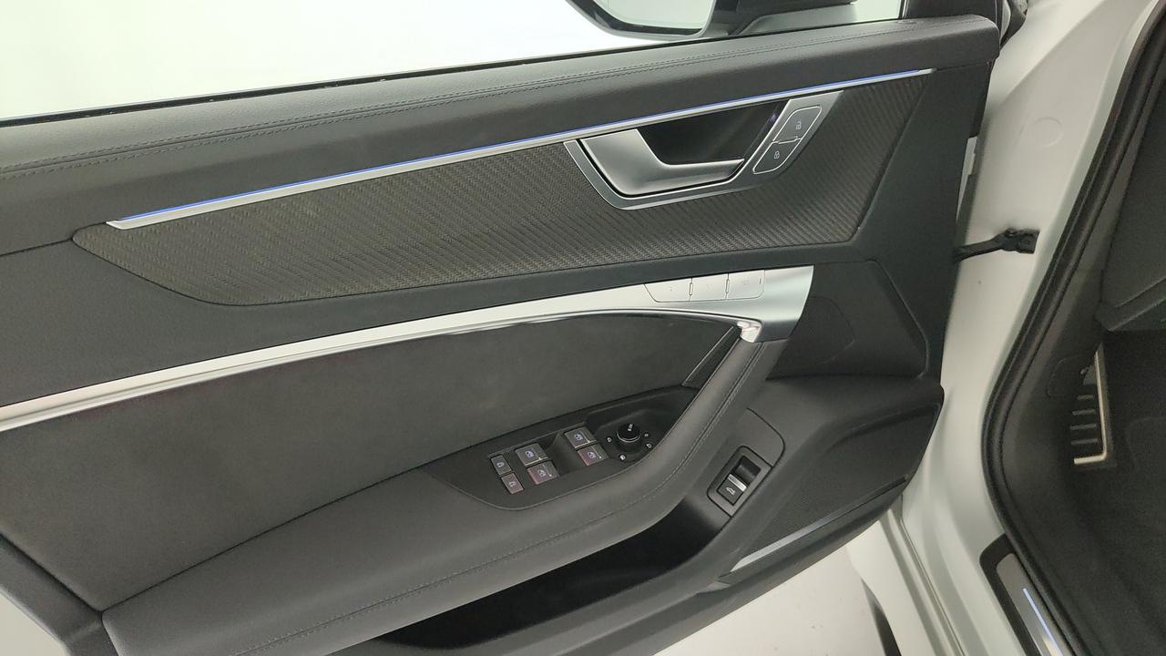 AUDI RS6 Avant 4.0 mhev performance quattro tiptronic