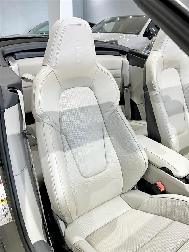 Porsche 911 Carrera 2 GTS Cabriolet