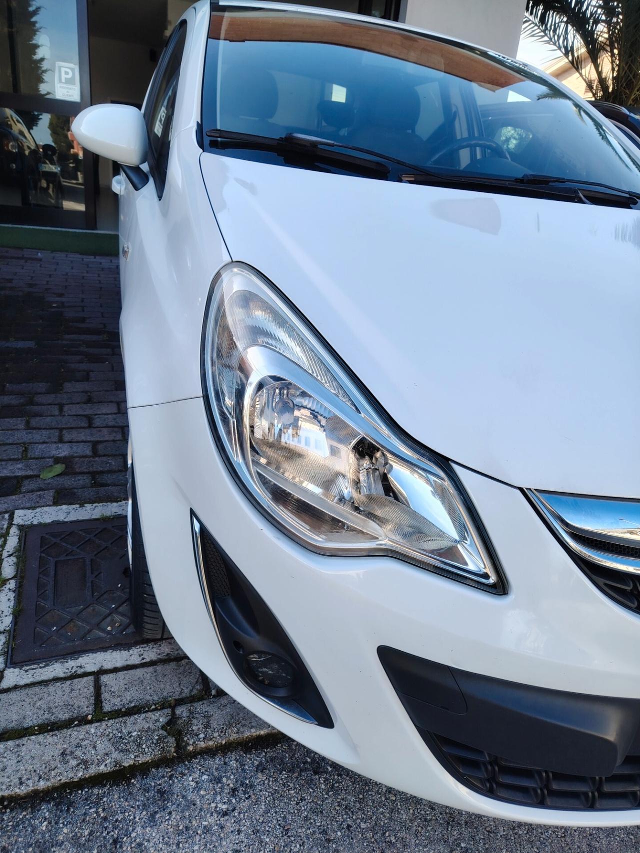 Opel Corsa 1.2 5 porte Cosmo