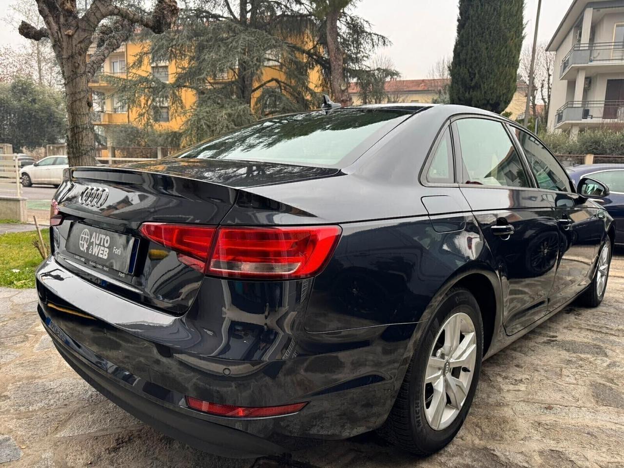 AUDI A4 2.0 TDI 122 CV BUSINESS UNIP ZERO ANTICIPO