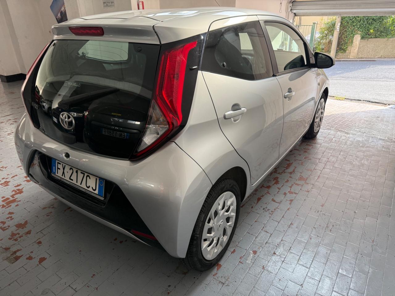 Toyota Aygo 1.0 VVT-i 72 CV 5 porte x-clusiv MMT