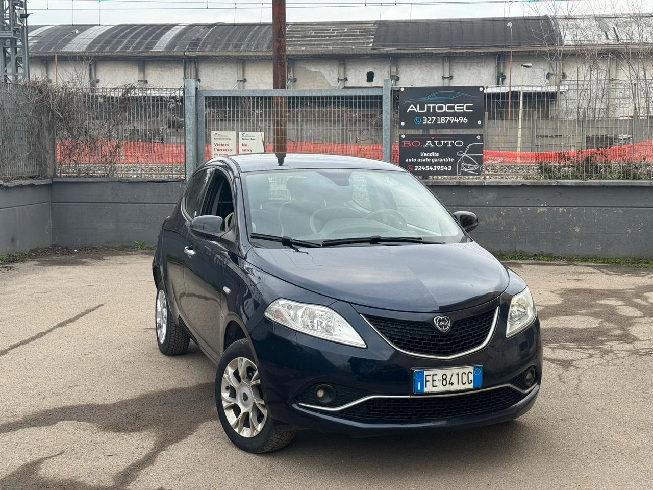 Lancia Ypsilon 0.9 TwinAir 85 CV 5 porte Metano Ecochic Platinum