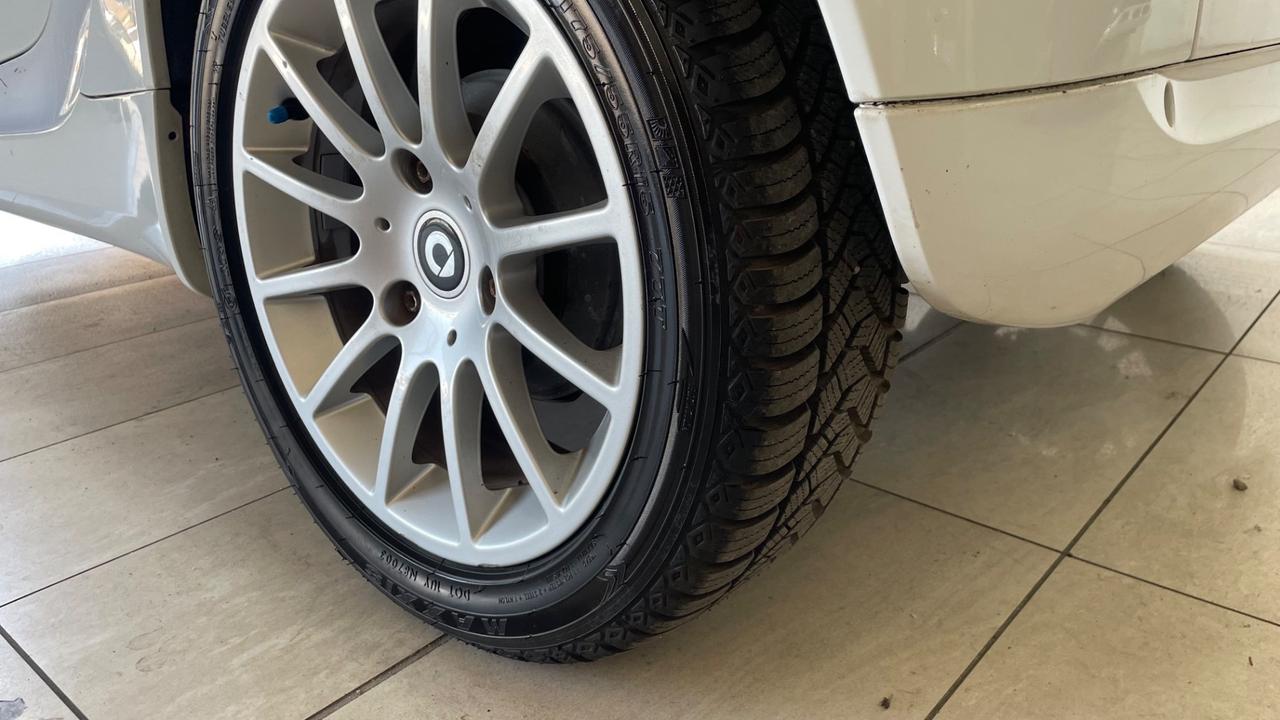 Smart ForTwo 1000 52 kW MHD coupé pure