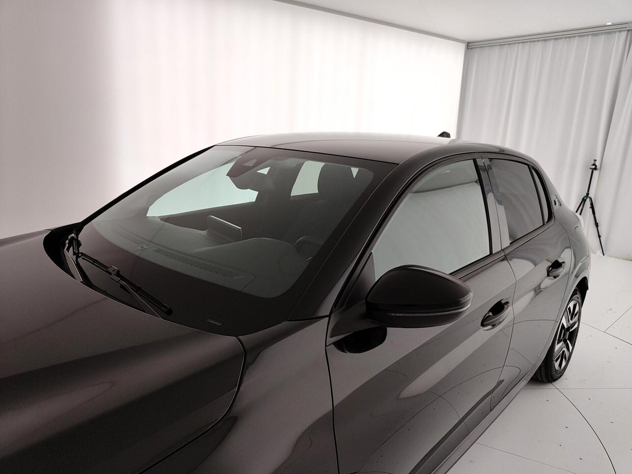 Peugeot 208 motore elettrico 136 CV 5 porte Allure