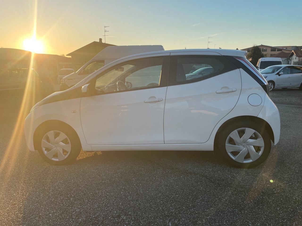 Toyota Aygo 1.0 VVT-i 69 CV 5 porte x-play