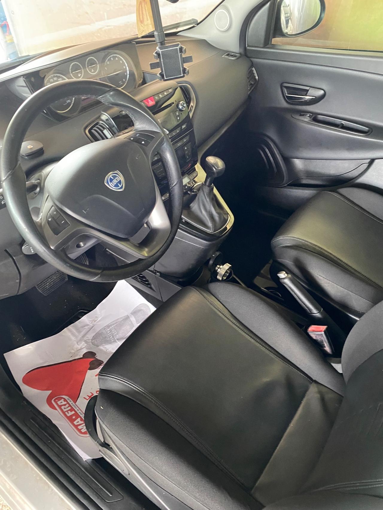 Lancia Ypsilon 0.9 TwinAir 85 CV 5 porte S&S Gold