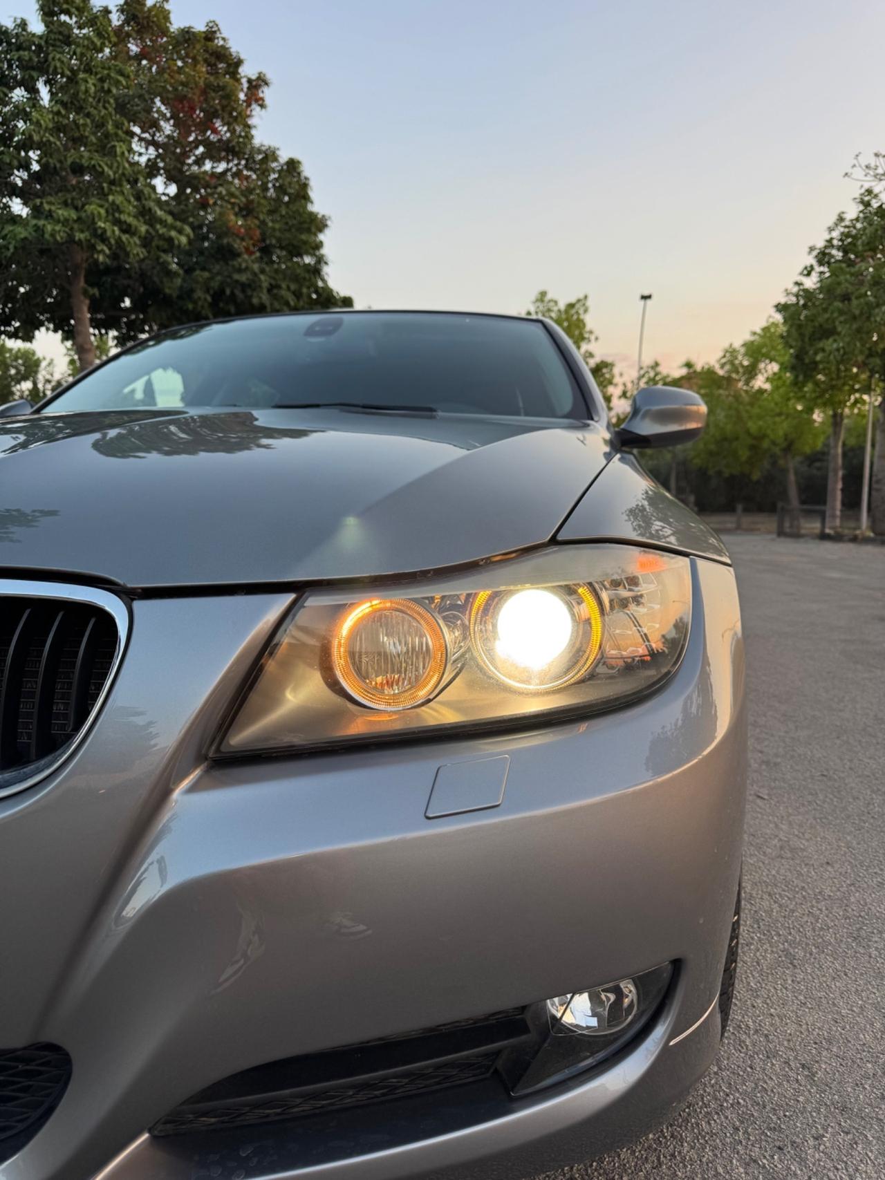 Bmw 320D INTERNI IN PELLE/NAVI/XENO