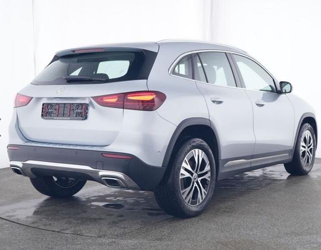 MERCEDES-BENZ GLA 180 Automatic Progressive Advanced