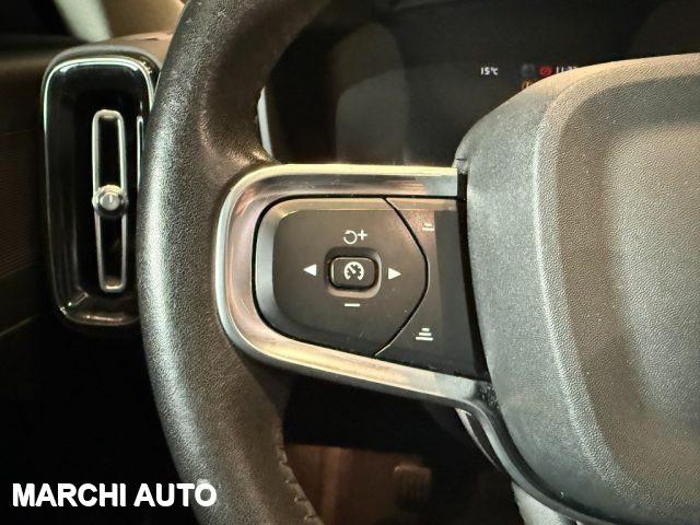 VOLVO XC40 T2 Momentum Pro