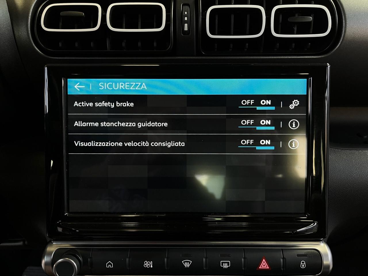 Citroen C3 Aircross 1.2cc SHINE 130cv CAMBIO AUTOMATICO-FULL OPTIONAL
