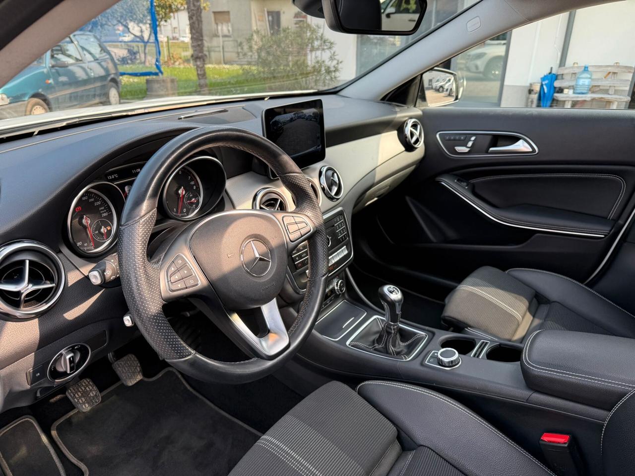 Mercedes-benz GLA 180 - Benzina - 129.000km