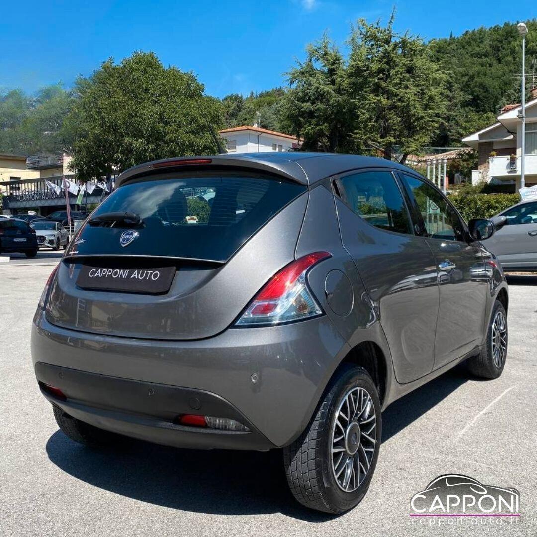 Lancia Ypsilon 0.9 - OK NEOPATENTATI
