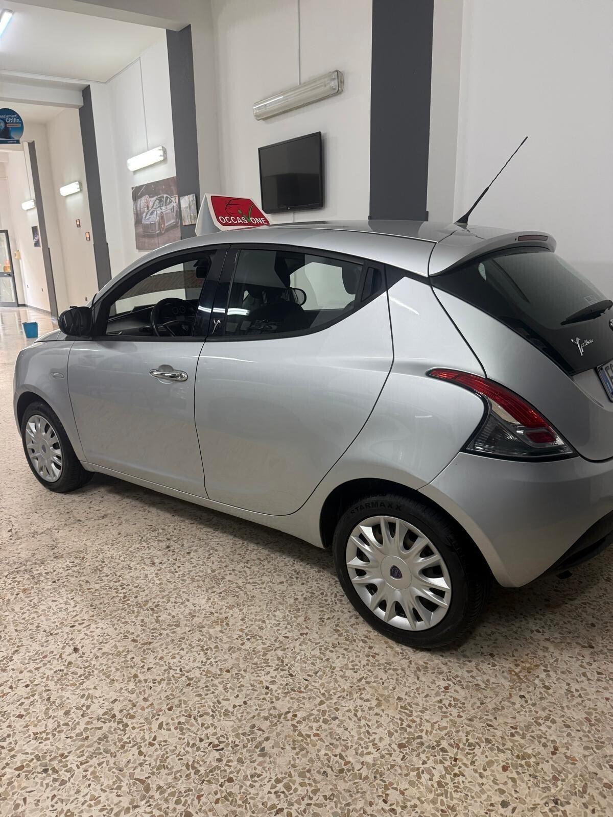 Lancia Ypsilon 1.2 69 CV 5 porte GPL Ecochic Gold