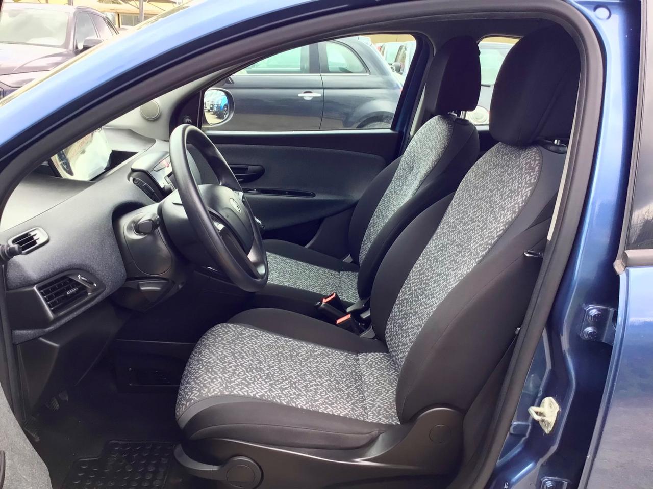 Lancia Ypsilon 1.0 FireFly 70 Cv Hybrid Silver