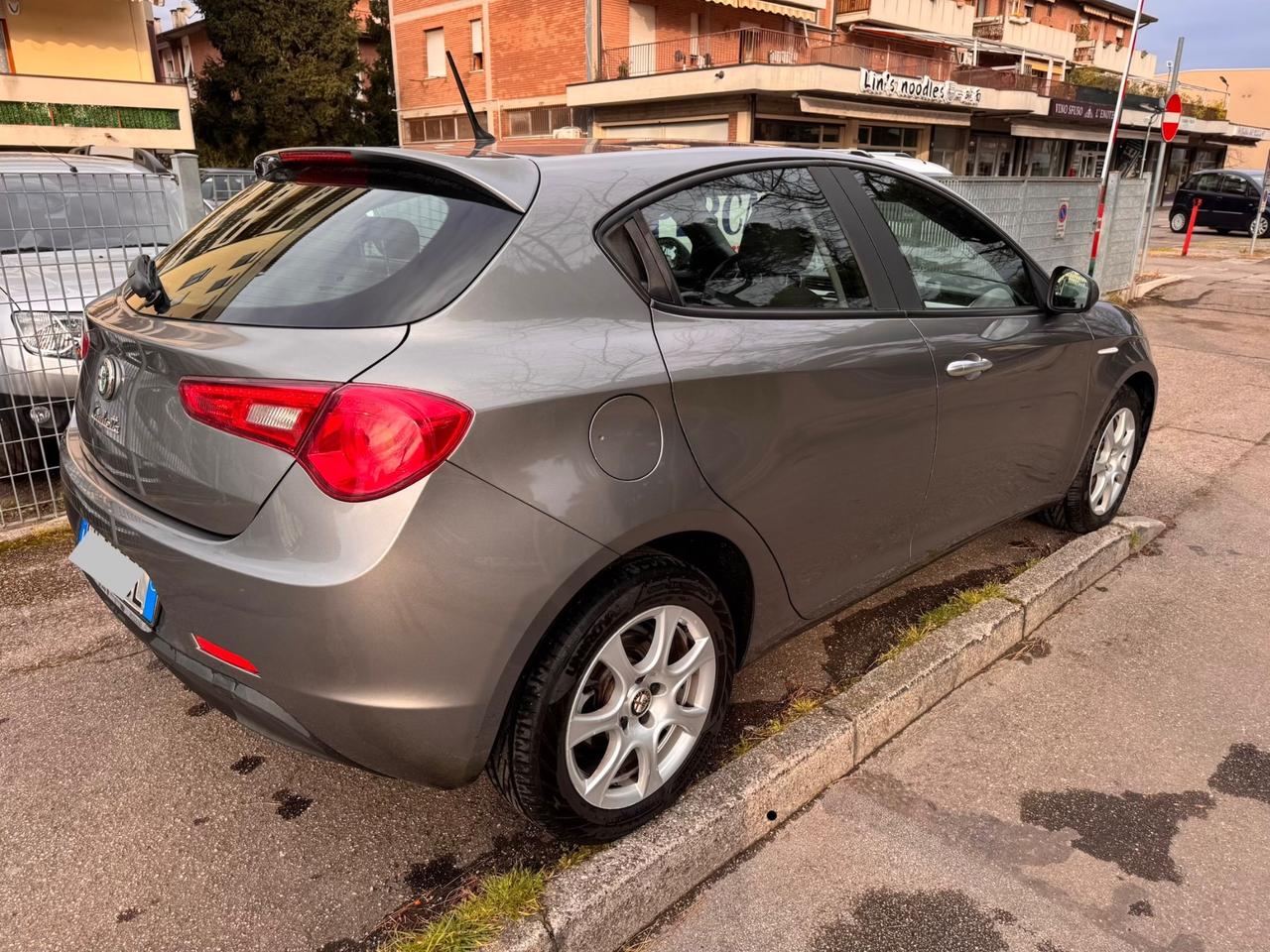 Alfa Romeo Giulietta 1.6 JTDm-2 neopaten garanzia 12m