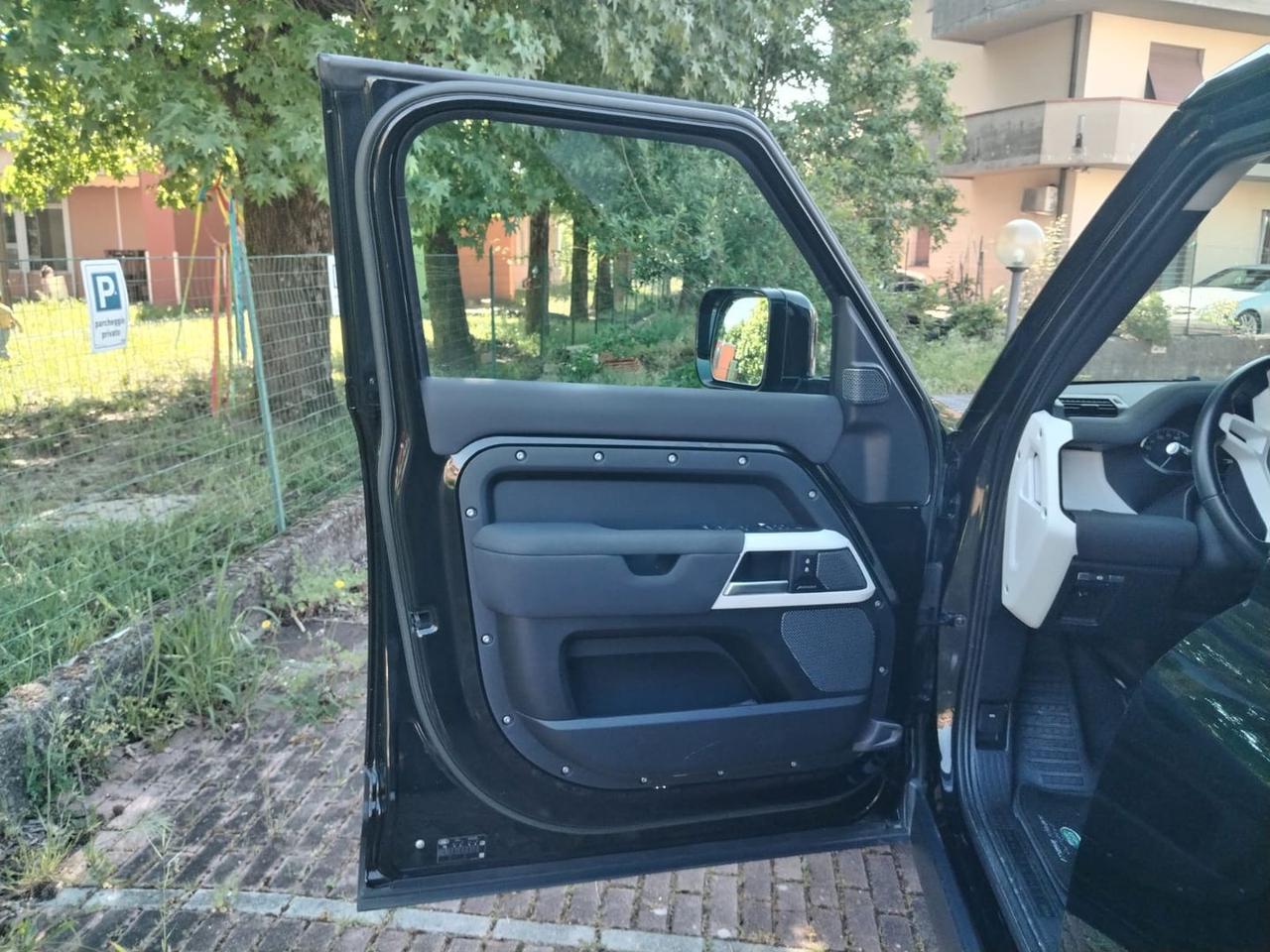 Land Rover Defender X-Dynamic SE D 200 MHEV