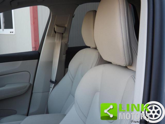 VOLVO XC60 B4 (d) AWD automatico Plus Dark ben tenuta